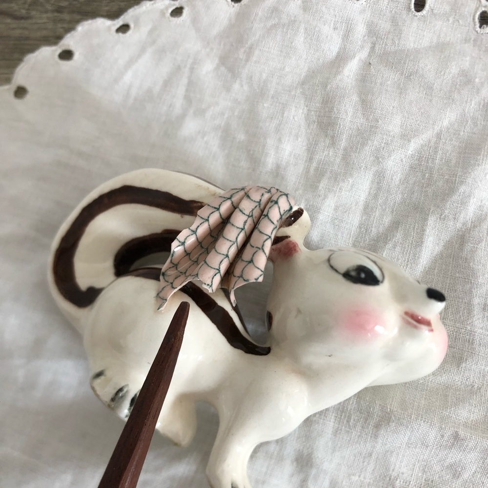 Vtg Anthropomorphic Chipmunk Figurine - Picture 12 of 15